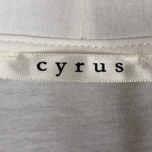 Cyrus Winter White Shrug - Picture 6 of 7